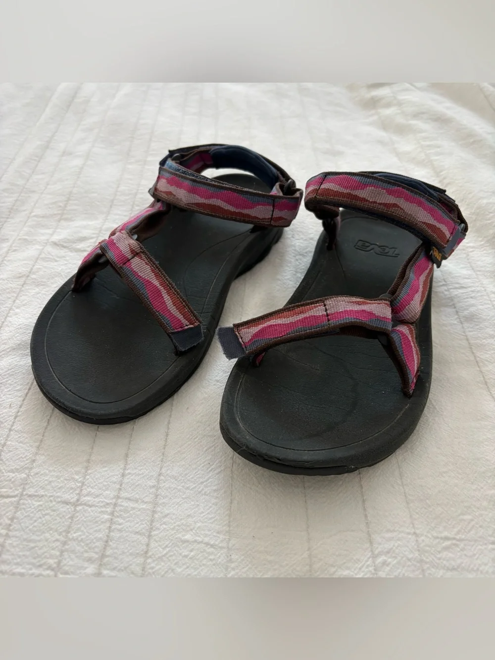 Teva Hurricane XLT 2 Sport Sandal Waves Pink Size 3 Youth Outdoor Hiking